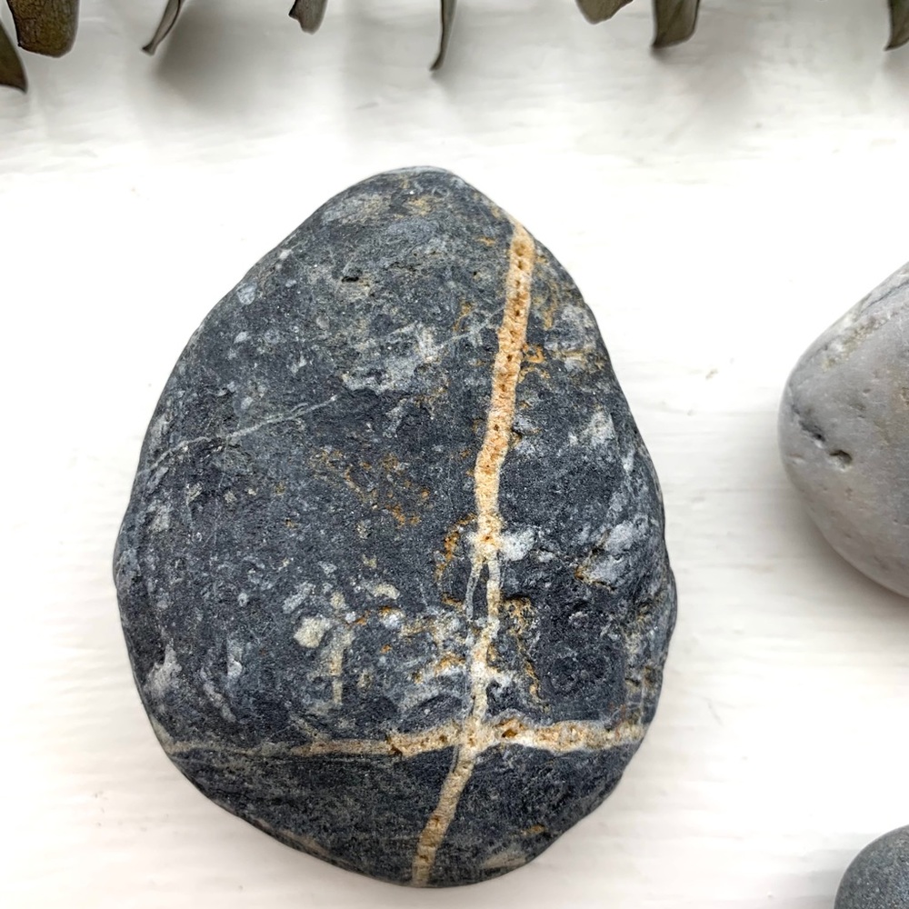 A set of 3 wishing rocks - Picture 3 of 4